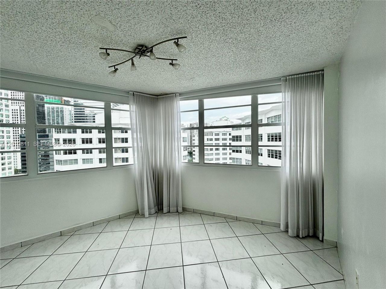 999 Brickell Bay Dr , Unit 1905, Miami, FL 33131 Photo