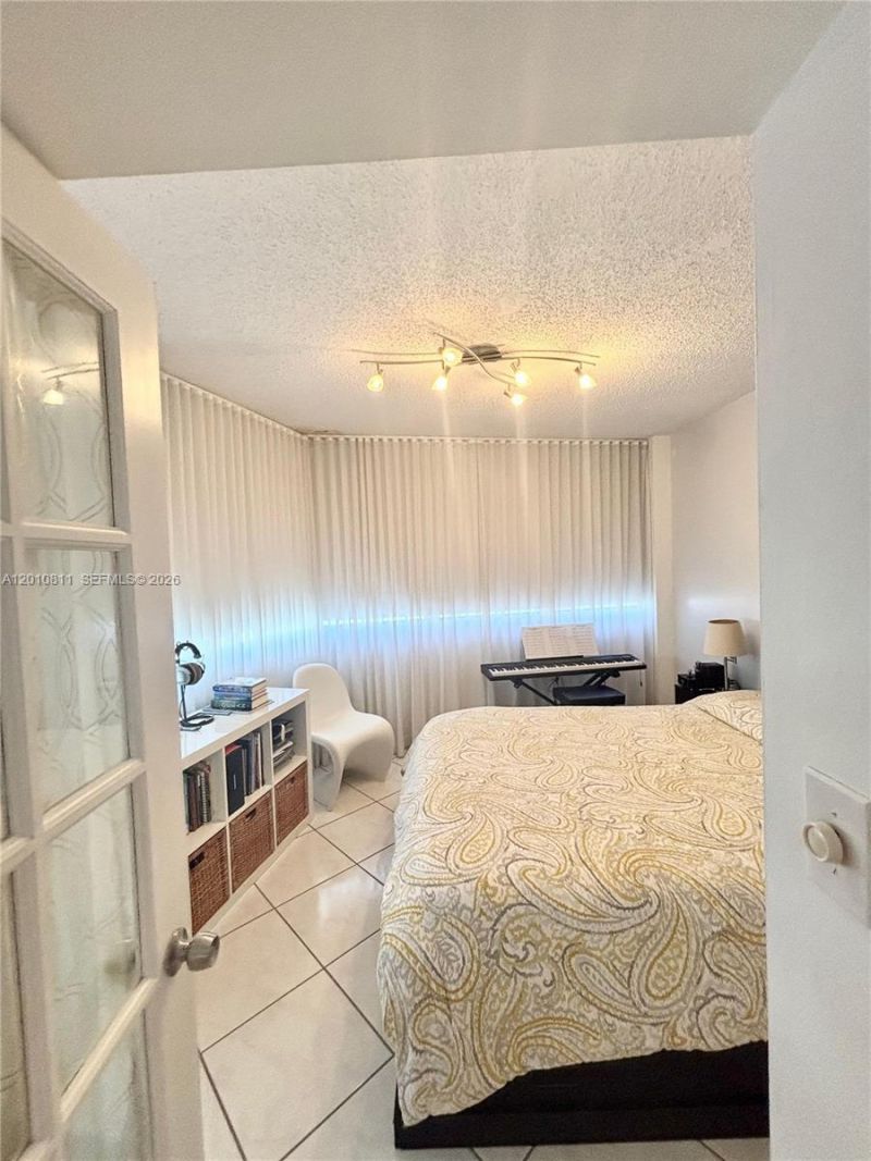 999 Brickell Bay Dr , Unit 1905, Miami, FL 33131 Photo