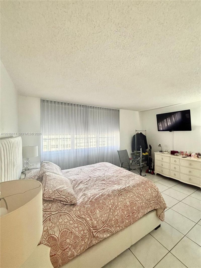 999 Brickell Bay Dr , Unit 1905, Miami, FL 33131 Photo