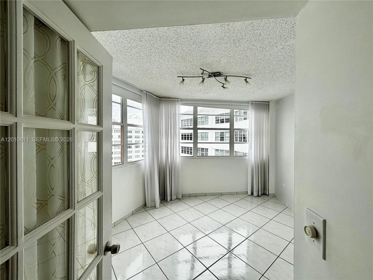 999 Brickell Bay Dr , Unit 1905, Miami, FL 33131 Photo