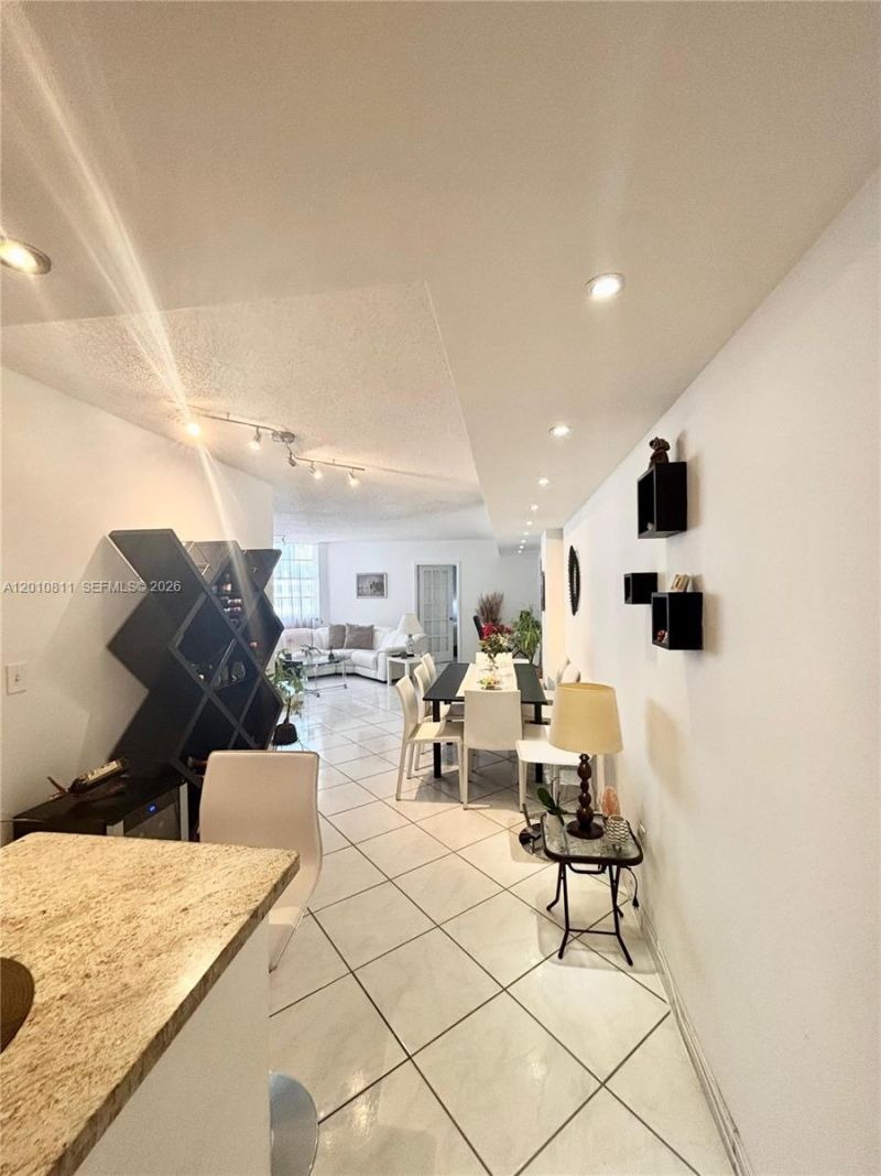 999 Brickell Bay Dr , Unit 1905, Miami, FL 33131 Photo