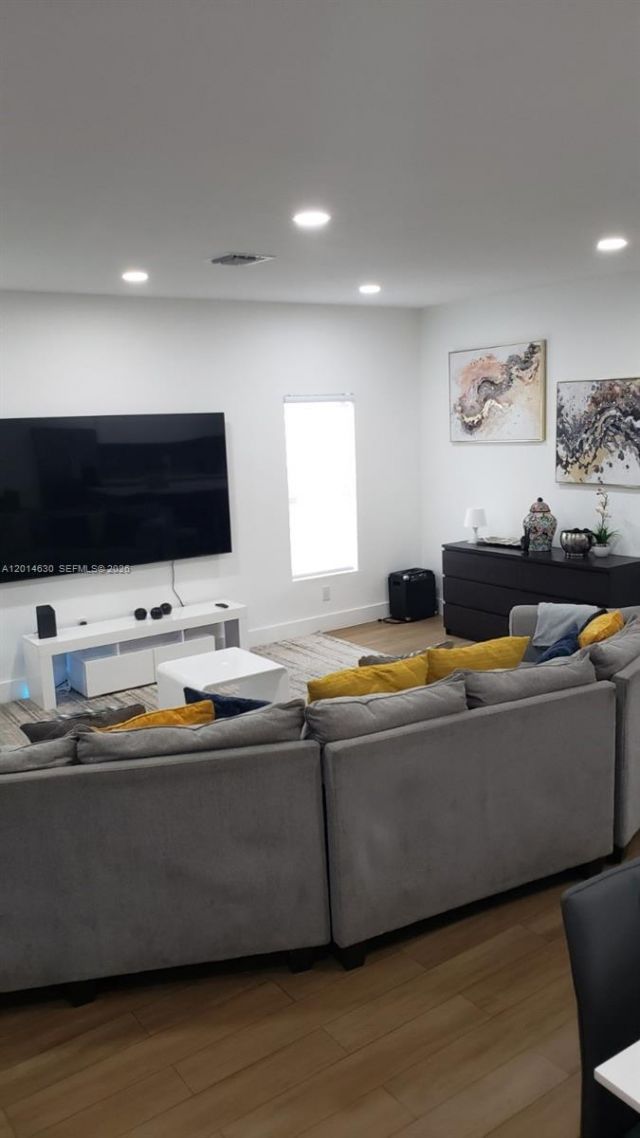 613 NW 10th St, Hallandale Beach, FL 33009 Photo