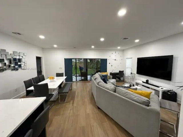 613 NW 10th St, Hallandale Beach, FL 33009 Photo