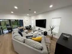 613 NW 10th St, Hallandale Beach, FL 33009 Photo