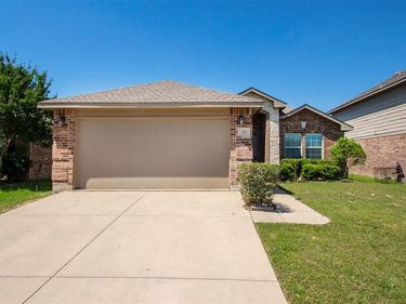 320 Chalkstone Drive, Fort Worth, TX 76131