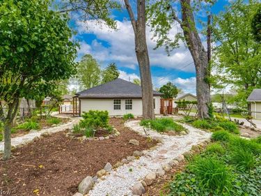 4944 Coleman Drive, New Franklin, OH 44319