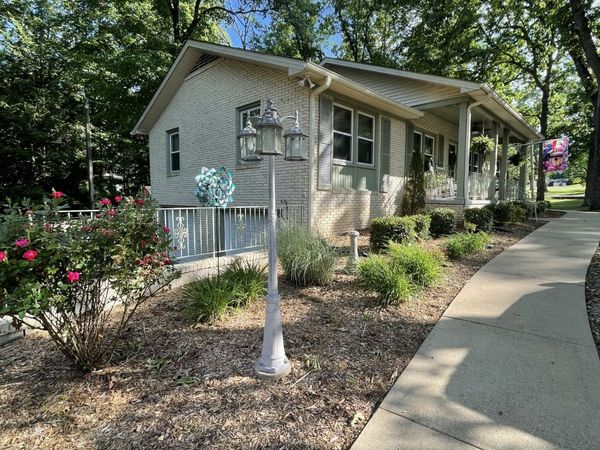 100 Canary Dr , Dickson, TN 37055