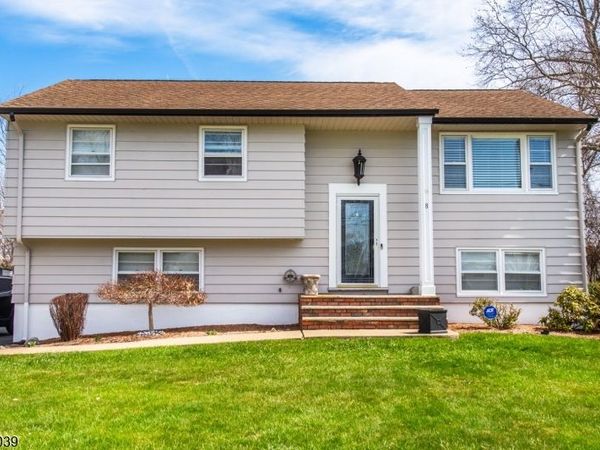 8 Kennedy Dr, Fairfield, NJ 07004
