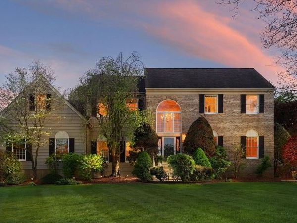 2 Raddel Ct, Hillsborough, NJ 08844