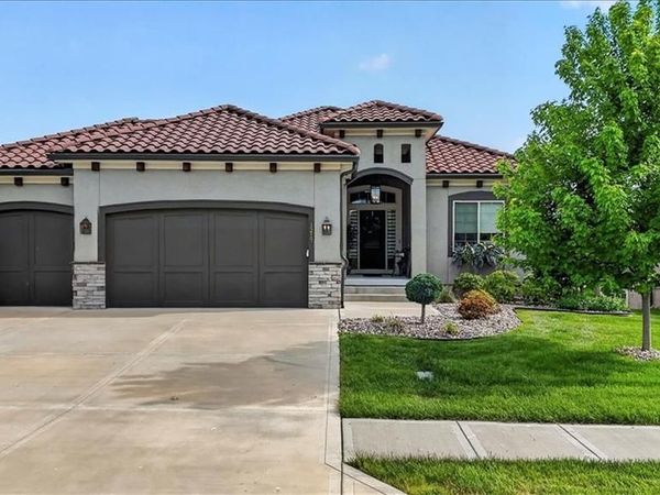 1217 SW Pebble Lane, Lee's Summit, MO 64082