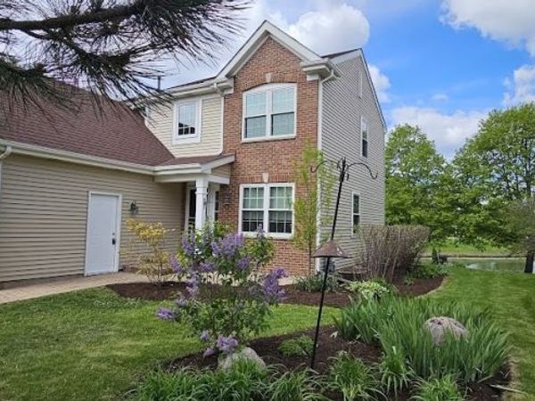 450 Rosewood Crossing , Lindenhurst, IL 60046