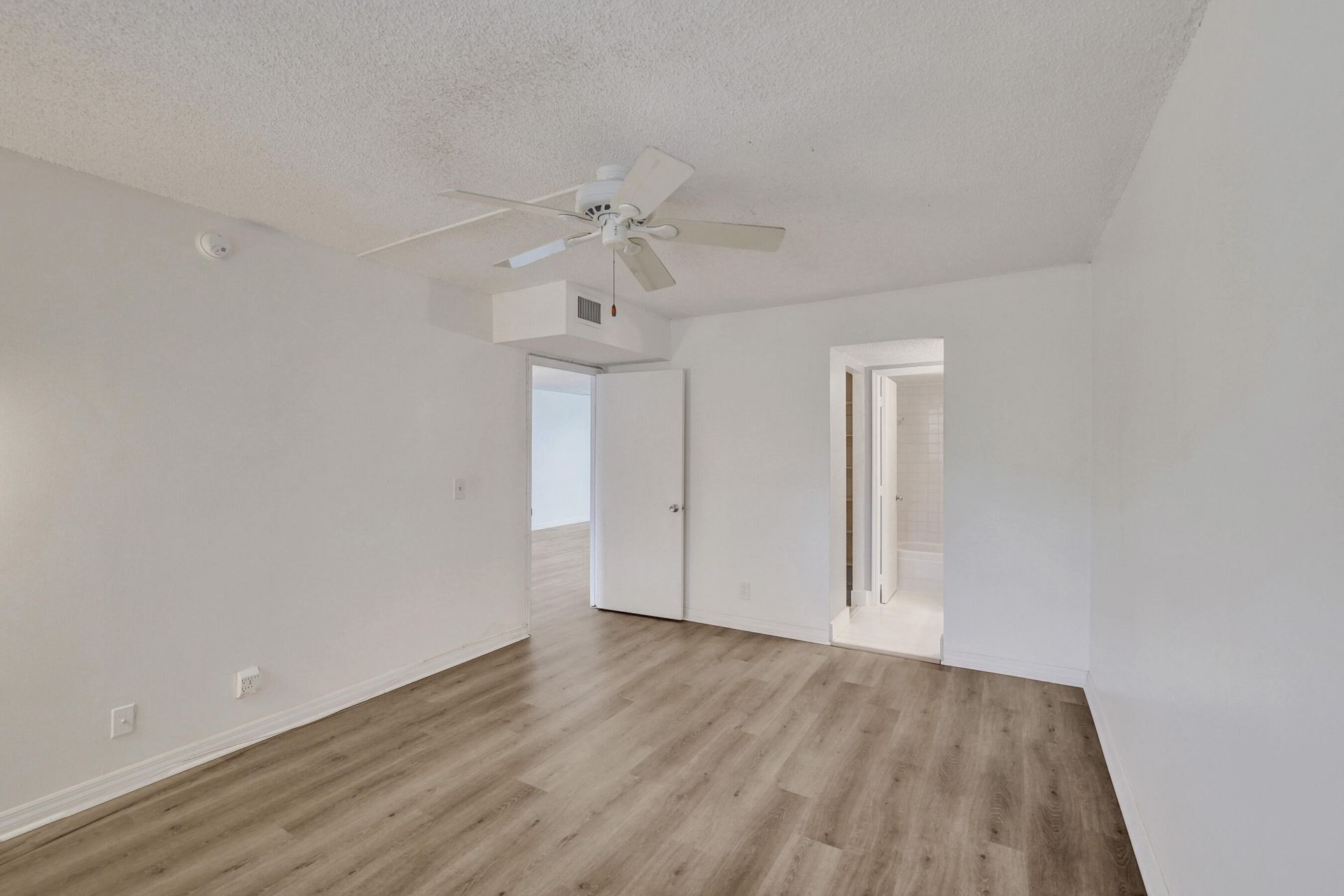 9470 Poinciana Place, Unit 308, Davie, FL 33324 Photo