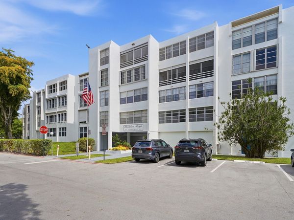 6903 Cypress Road, Unit B24, Plantation, FL 33317