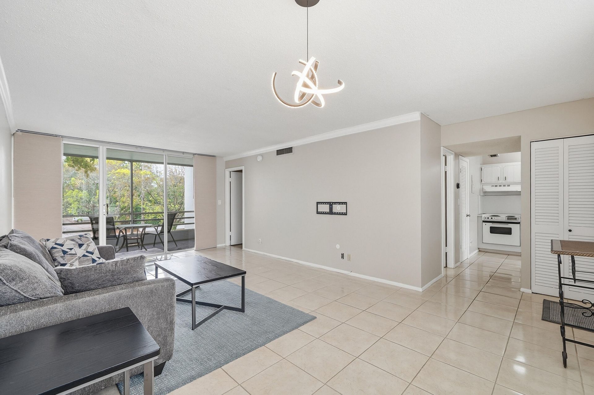 6903 Cypress Road, Unit B24, Plantation, FL 33317 Photo