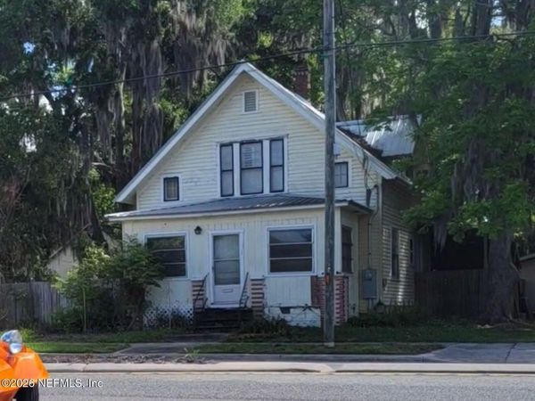 216 N SUMMIT Street, Crescent City, FL 32112