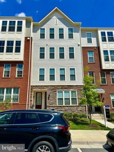 916 California Drive Ne, Leesburg, VA 20176 Main Photo