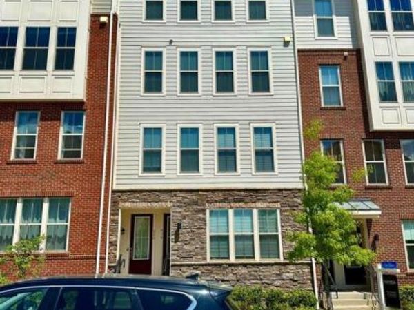 916 CALIFORNIA DRIVE NE, LEESBURG, VA 20176