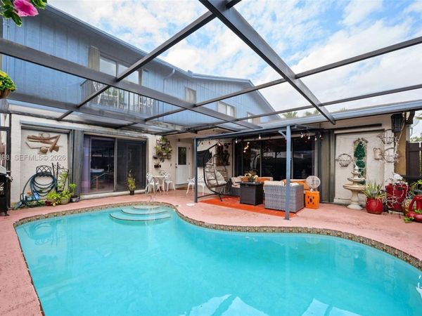 4582 Holly Lake Dr , Lake Worth, FL 33463