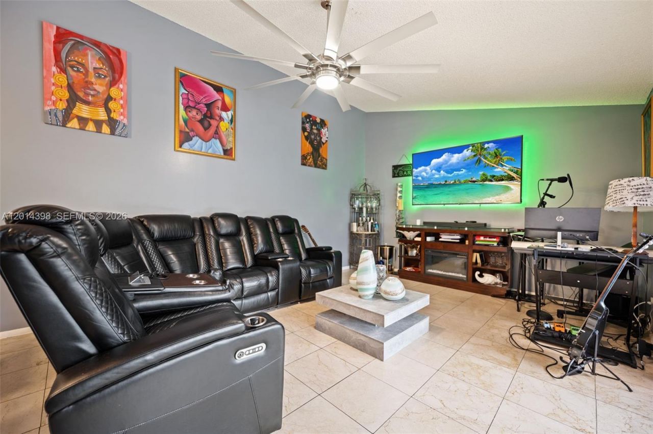 4582 Holly Lake Dr, Lake Worth, FL 33463 Photo