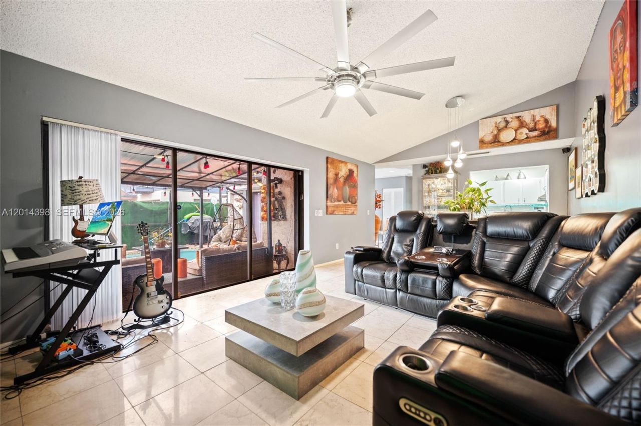 4582 Holly Lake Dr, Lake Worth, FL 33463 Photo