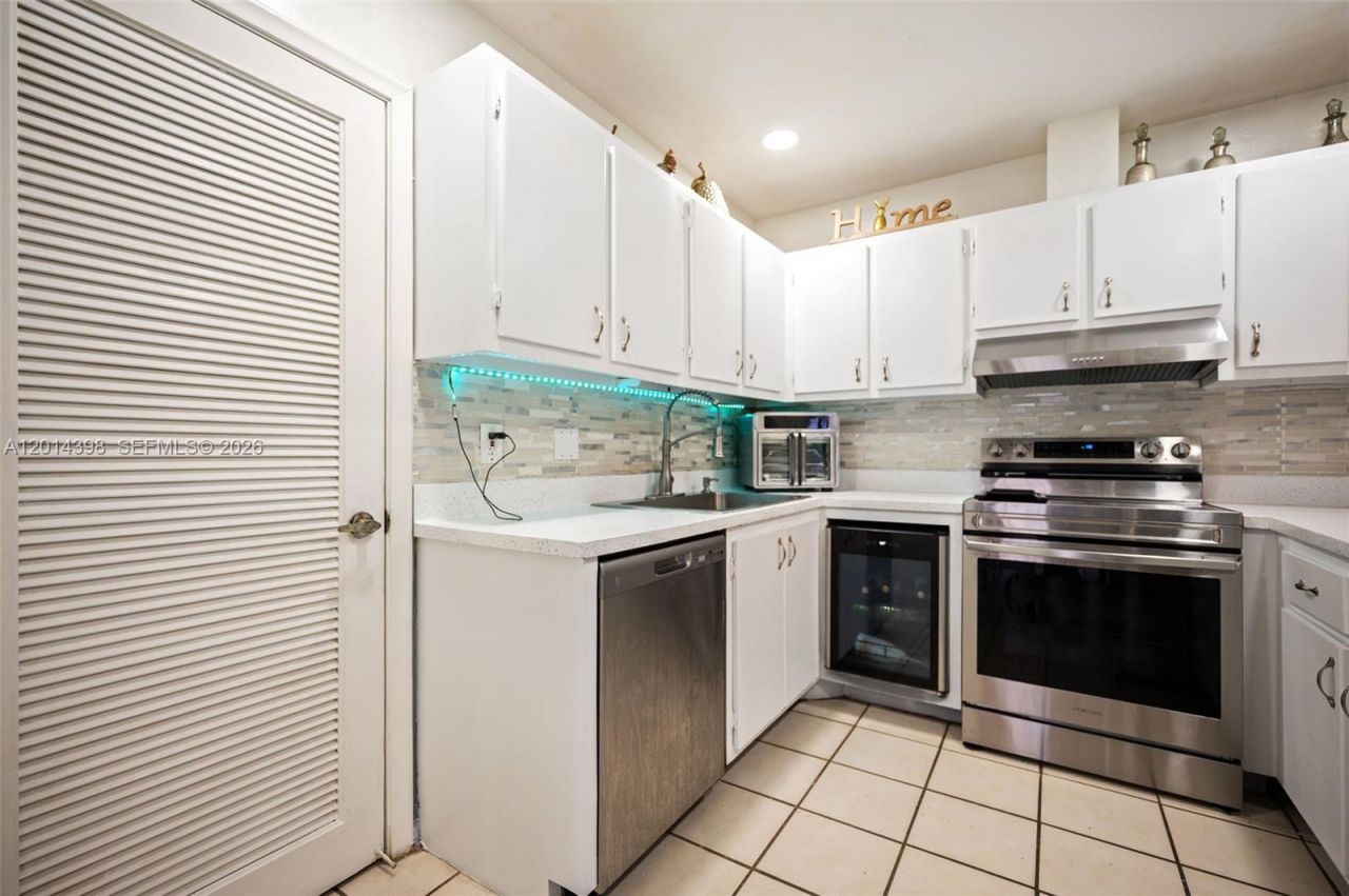 4582 Holly Lake Dr, Lake Worth, FL 33463 Photo