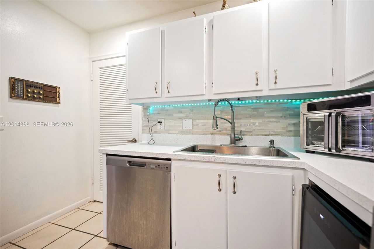 4582 Holly Lake Dr, Lake Worth, FL 33463 Photo