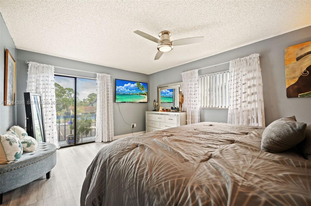 4582 Holly Lake Dr, Lake Worth, FL 33463 Photo