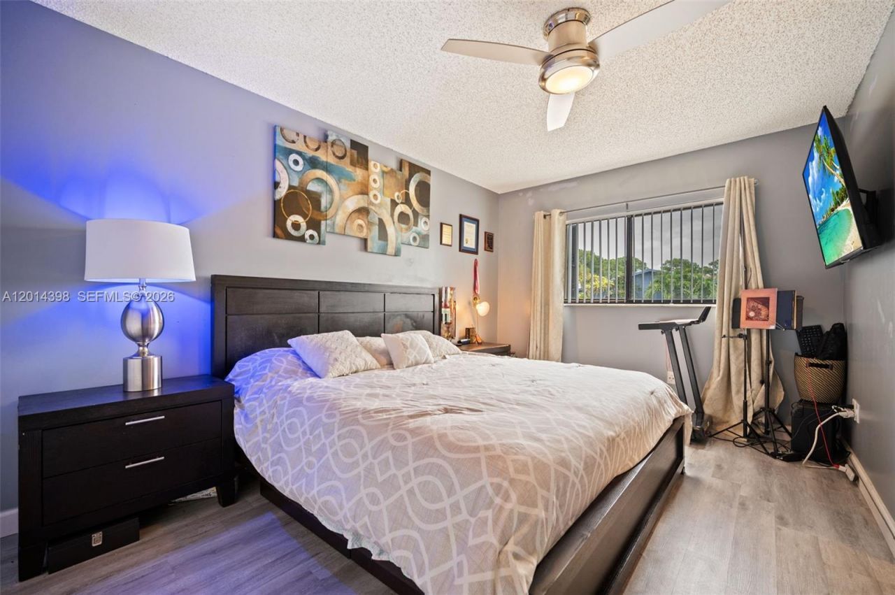 4582 Holly Lake Dr, Lake Worth, FL 33463 Photo