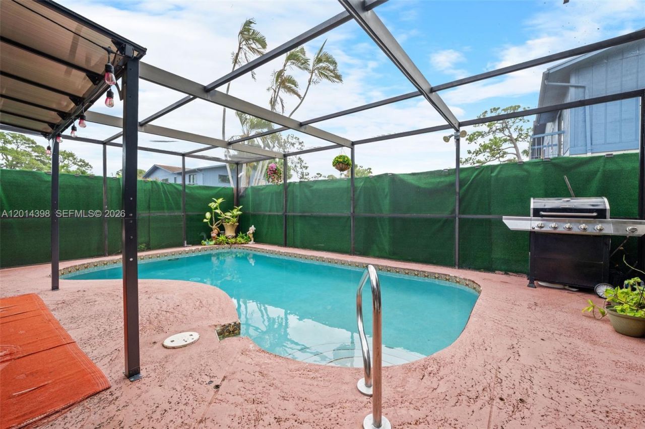 4582 Holly Lake Dr, Lake Worth, FL 33463 Photo