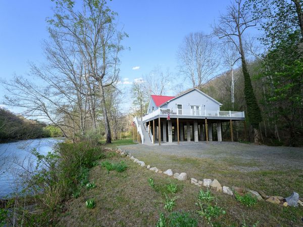 397 Coffman Hill Rd, Ronceverte, WV 24970