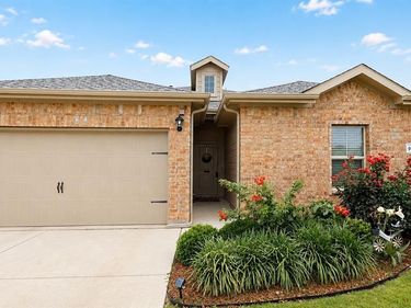 9653 Calhoun Falls Drive, Fort Worth, TX 76108