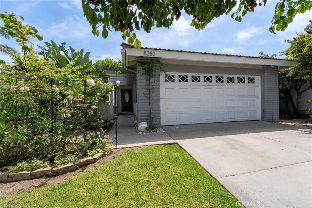 8282 Delfino Circle, Huntington Beach, CA 92646 Main Photo