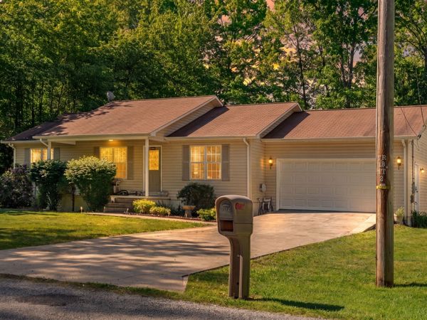 9044 Weketa Dr, Crossville, TN 38572