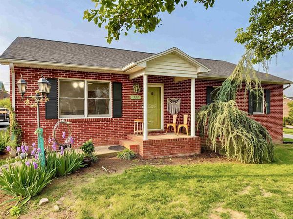 222 1ST ST, BROADWAY, VA 22815