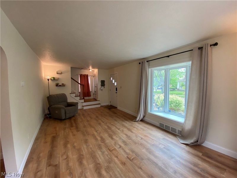 355 E Dresden Avenue, Akron, OH 44301 Photo 3