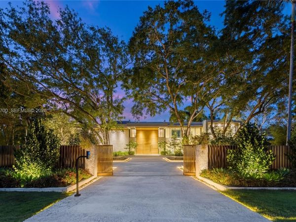 6701 SW 101st St , Pinecrest, FL 33156