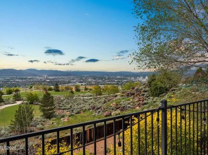 998 S University Park Loop, Reno, NV 89512 Photo