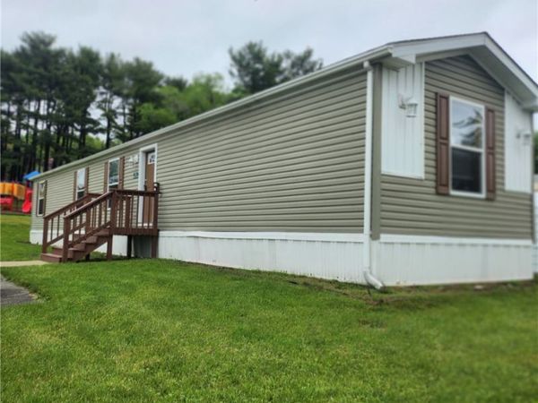 203 Cardinal Dr , Jeannette, PA 15644