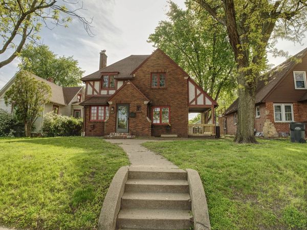 1015 N 2nd Street, Clinton, IA 52732
