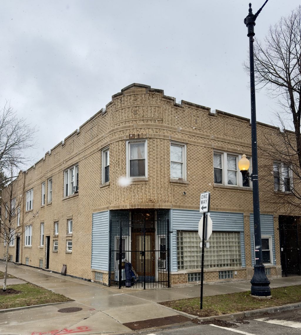 2456 W Lithuanian Plaza Court, Chicago, IL 60629