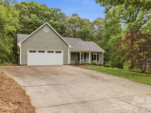 4804 Elmhurst Drive NE, Hickory, NC 28601