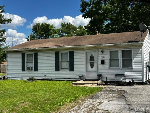518 Saint James Drive , Cahokia, IL 62206