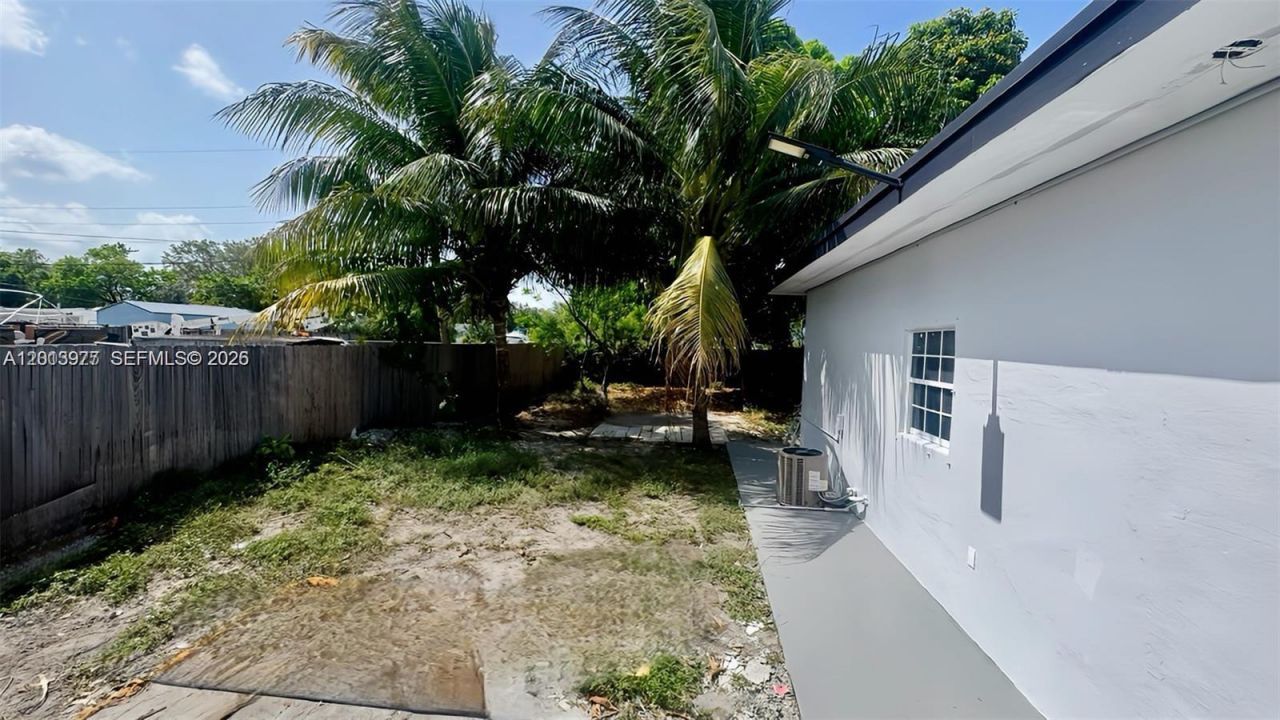 2731 NW 100th St, Unit A, Miami, FL 33147 Photo