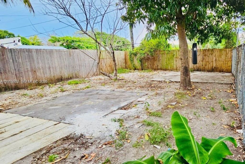 2731 NW 100th St, Unit A, Miami, FL 33147 Photo