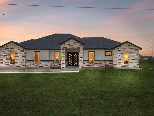 109 Summer Meadow Dr, La Vernia, TX 78121
