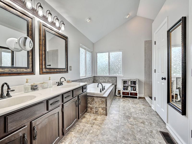 8547 Woodcreek Drive, Florence, KY 41042 Photo 21