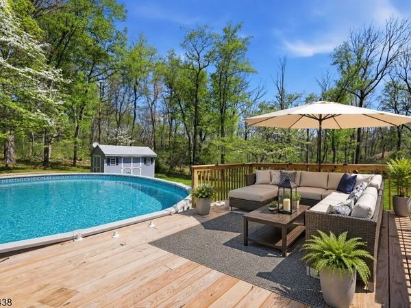 11 Victoria Crossing Rd, Knowlton, NJ 07832