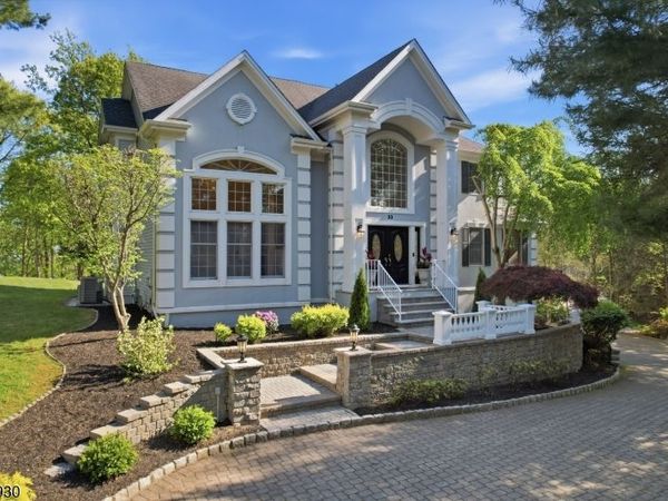 33 Scheurman Ter, Green Brook, NJ 07059