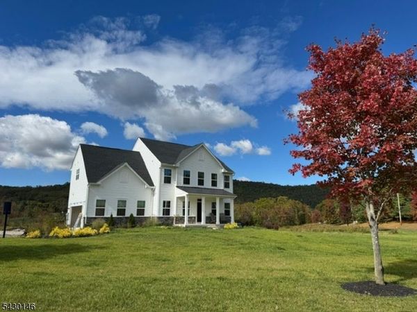 2 Drake Ct, Washington, NJ 07882