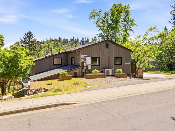 34 Scenic Drive, Ashland, OR 97520